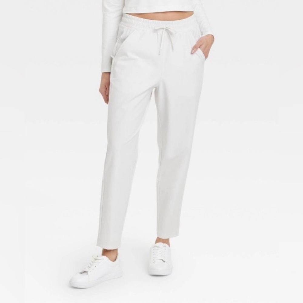 All In Motion Women's Stretch Woven
High-Rise Taper Pant Soft White XXL